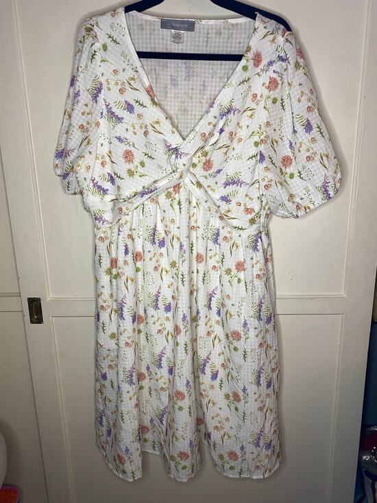 Andrade Dresses & Skirts - Vintage Andrade 100% cotton whimsy Floral dress with pockets